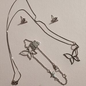 Chic Silver Butterfly Necklace Set
